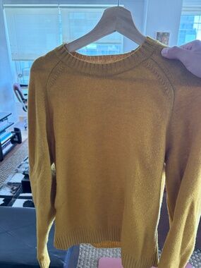 Uniqlo yellow mustard pullover S